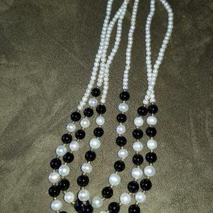 Black & White Pearl Necklace
